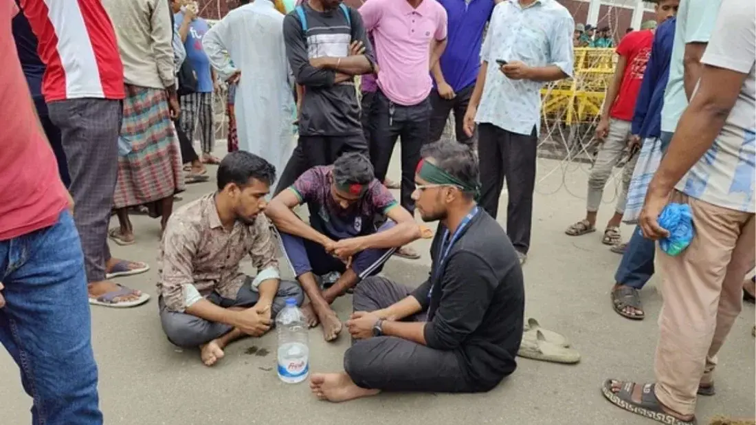 শিক্ষার্থীদের রাষ্ট্রপতির পদত্যাগ দাবিতে